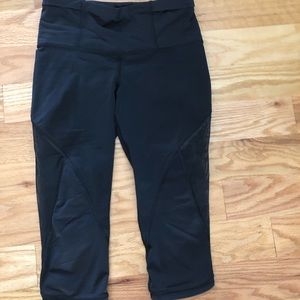 Lululemon black mesh Capri